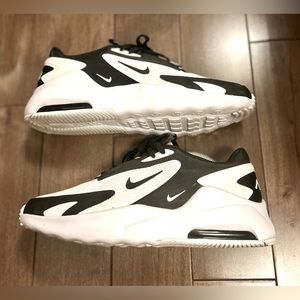 Nike Air Max White & Black Men’s Size 11 Sneakers - 👟✔️